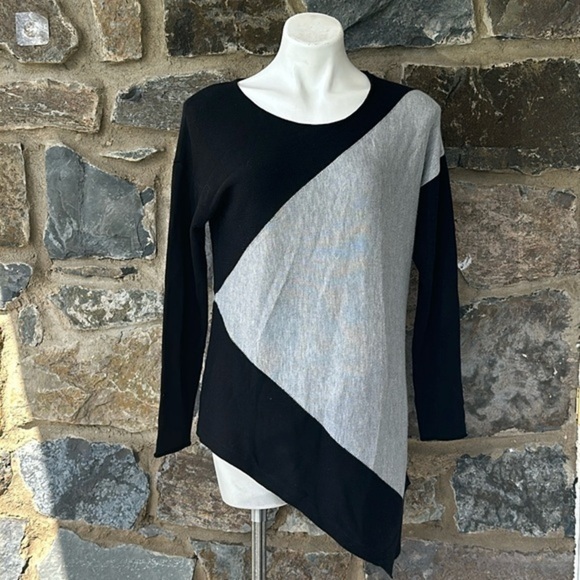 Joan Vass Studio Women's Black/Gray Color Block Asymmetrical Sweater Size Medium - Picture 1 of 8